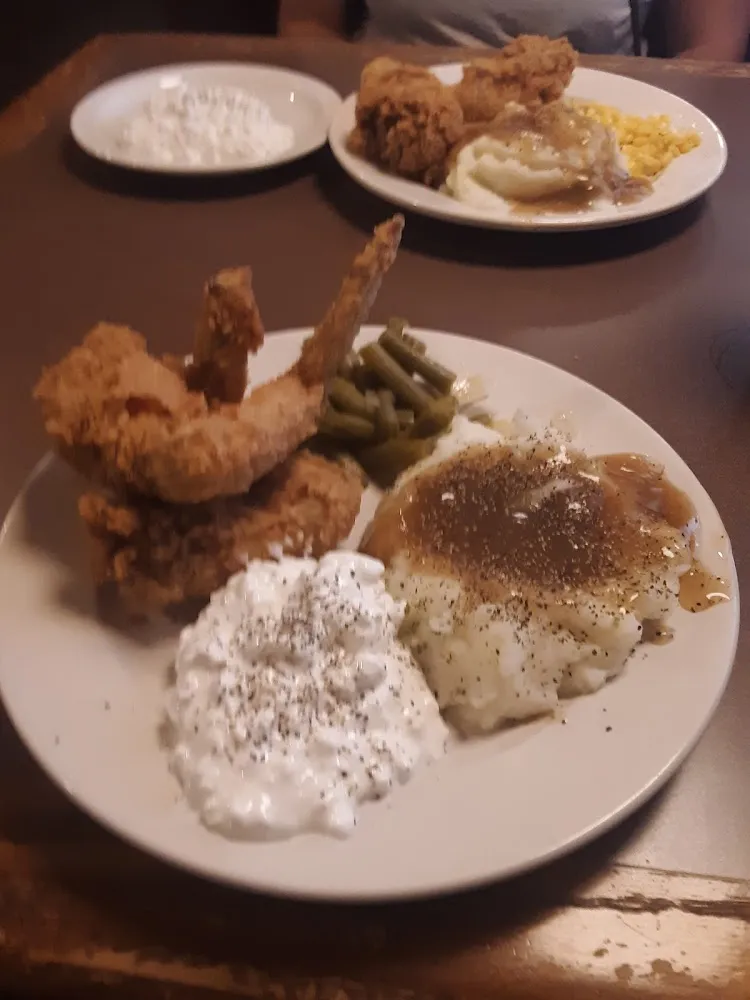 Fried Chicken Wings Green Beans Mashed Potatoes with Gravy and Cottage Cheese